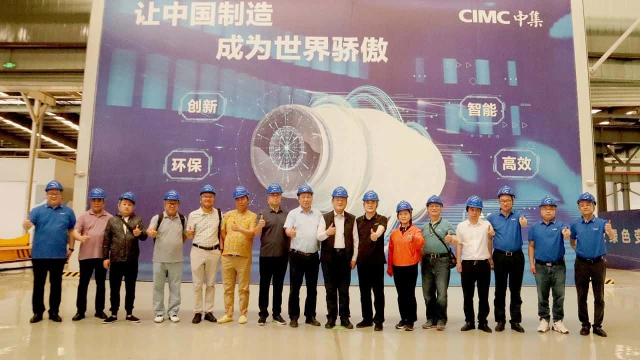 北京市住房和城鄉(xiāng)建設(shè)委員會、北京節(jié)能和資源綜合利用協(xié)會領(lǐng)導(dǎo)蒞臨中集車輛攪拌車業(yè)務(wù)集團(tuán)考察 共話新能源