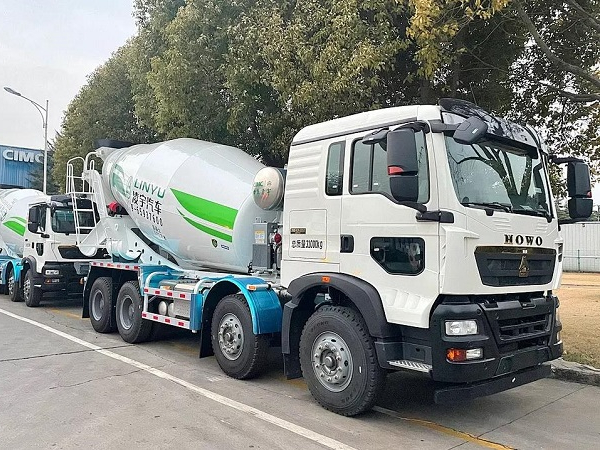 新年奮戰(zhàn)開(kāi)門(mén)紅！凌宇攪拌車(chē)“火力全開(kāi)”奔向天府之國(guó)