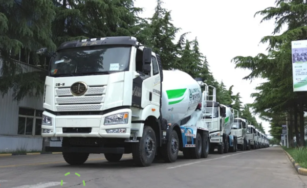 【發(fā)車新聞】看！TA們列隊(duì)成行，趕上春夏交接的“末班車”！