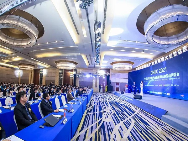 中集凌宇攪拌車榮獲“中國工程機(jī)械明星產(chǎn)品用戶口碑獎(jiǎng)”