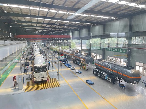 堅守一線戰(zhàn)高溫，齊心協(xié)力保生產(chǎn)