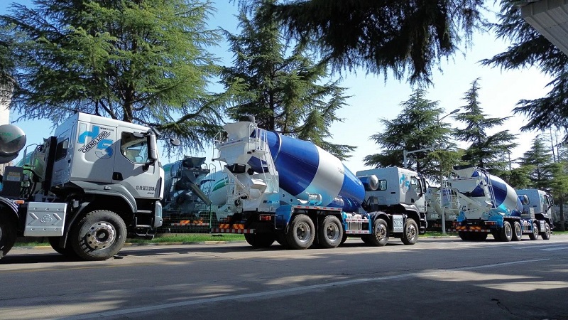 【發(fā)車新聞】凌宇攪拌車交付一線，牡丹花開又逢君！
