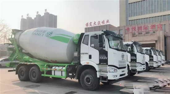 中集凌宇攪拌車進駐神秘雪域古城，為當?shù)氐慕ㄔO(shè)和經(jīng)濟發(fā)展奉獻力量